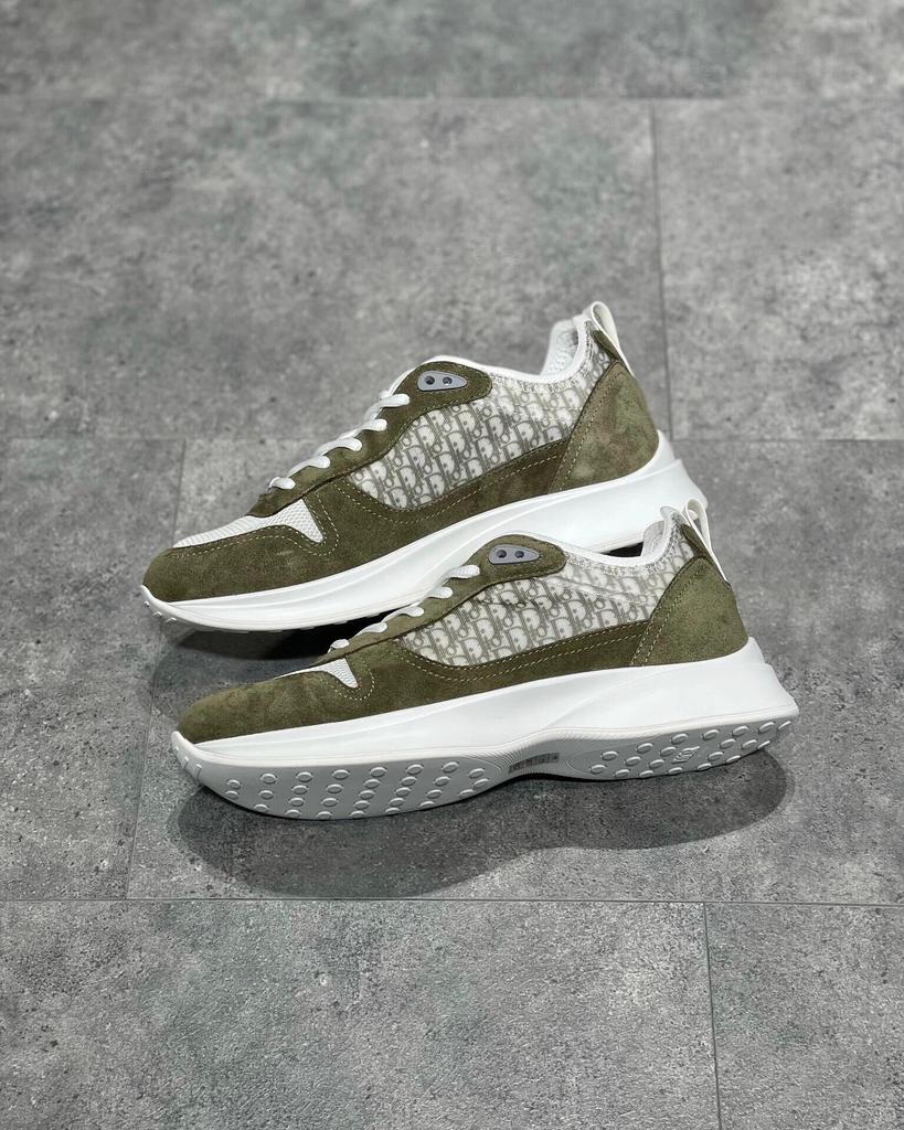 European Style Men's Embroidered Casual Low-Top Sneakers with Thick Sole