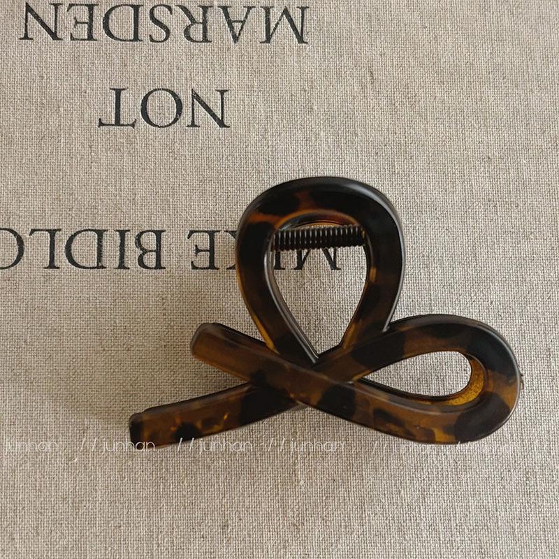 

Elegant Medium Bow Hair Claw Clip - Versatile French Shark Style