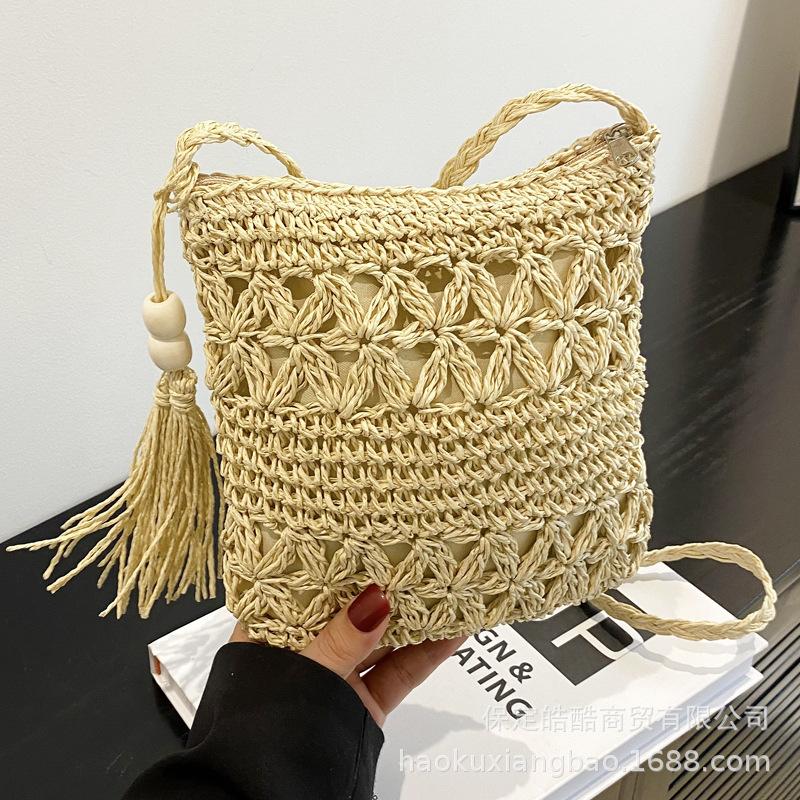 Super Fire Small Bag Women's Spring and Summer 2025 New Versatile Messenger Bag Woven Straw Bag High-end Seaside Beach Bag