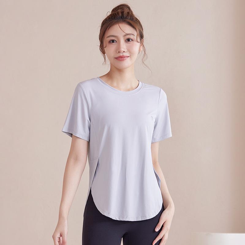 Plus Size Women's Loose Yoga T-Shirt: Short Sleeve, Slimming Arc Hem, Body-Covering Fitness Top