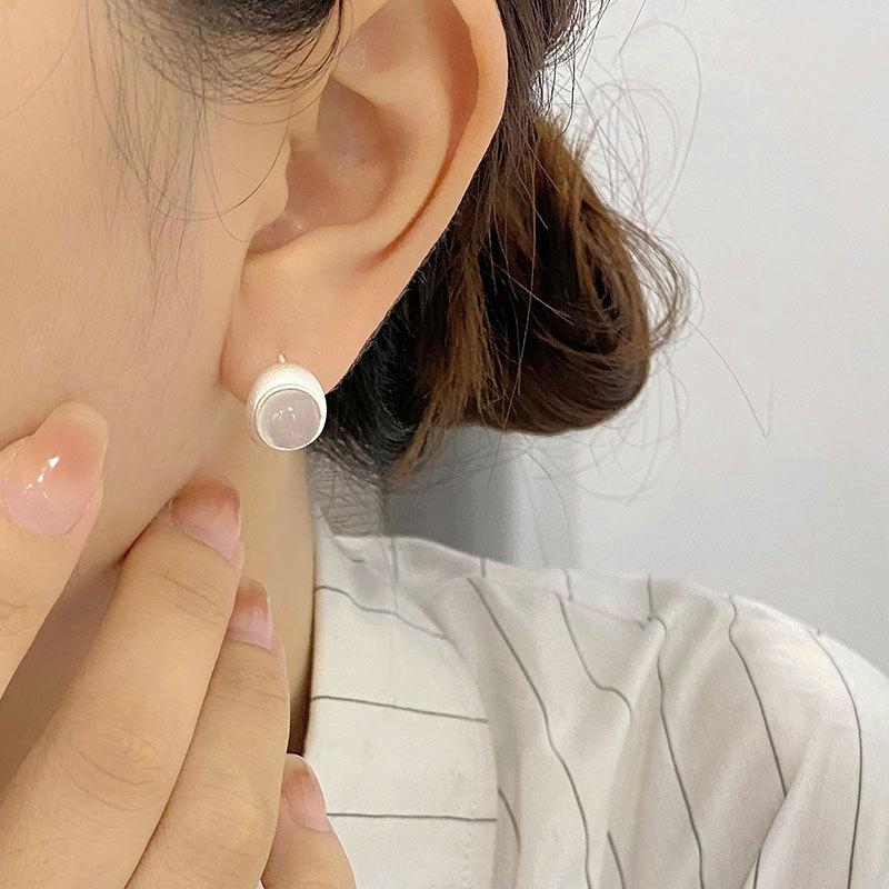 Cataramă din calcedonie albă mată Cercei mate de ultimă generație Cercei cu design de nișă în stil rece