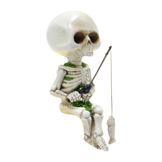 Yard Ornament Realistic Fishing Synthetic Resin Skull Shape Sculpture