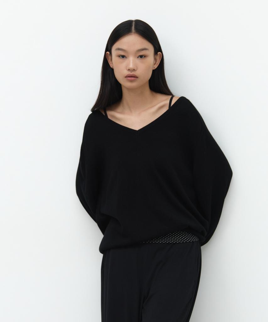 GBH APPAREL Loose V-Neck Knit / Black