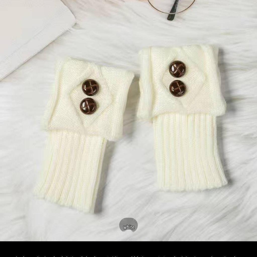 Women's Thick Knit Wool Diamond Button Ankle Boot Socks and Leg Warmers for Autumn and Winter.