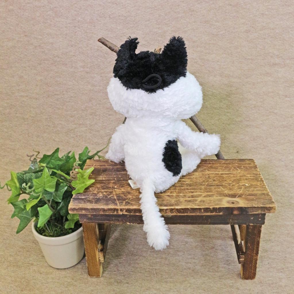 Shinada Plush Toy - Flat Cat with Bangs