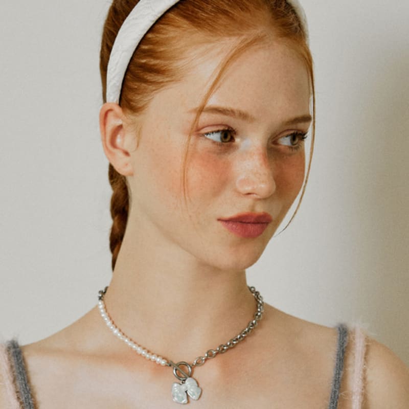 VVV Aurora Ribbon Pearl Chain Toggle Surgical Necklace