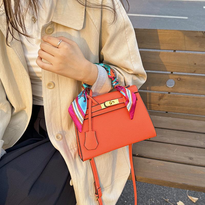 Women's Retro Crossbody Handbag with Versatile Scarf Style