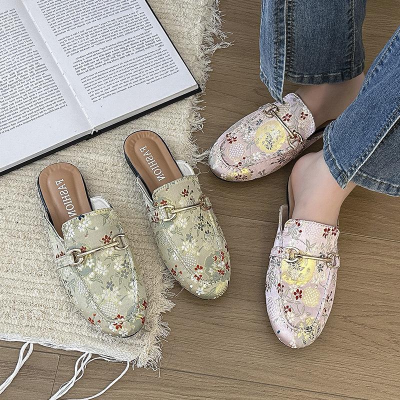 Baotou Half Slippers Women's Outer Wear 2024 Summer New Fashion Embroidered Sandals Without Heels Lazy Flat-bottomed Muller Shoes