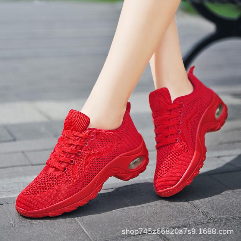 

Dancing shoes are not tired, soft soles, medium heels, white dance shoes, women s square dance, jazz shuffling shoes, light and breathable 42