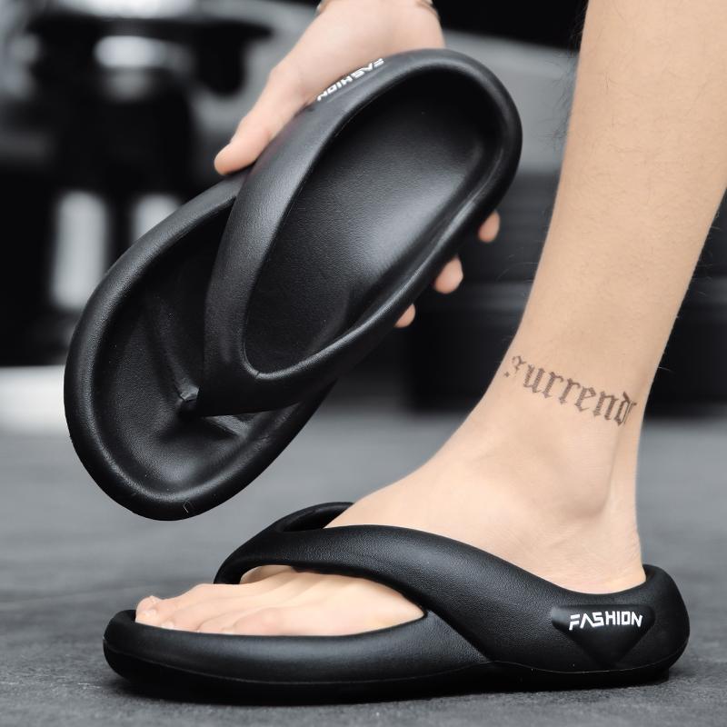 Fashion New Super Soft Men Trend New Summer Slippers EVA Soft Bottom Cloud Slides Light Beach Shoes Male Suitable Indoor and Outdoor
