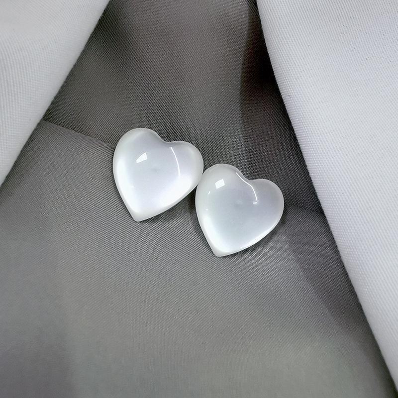 

Серьги в форме сердца из белого кошачьего глаза — милый и простой японский дизайн в форме персикового сердца для женщин S925 silver needle pair