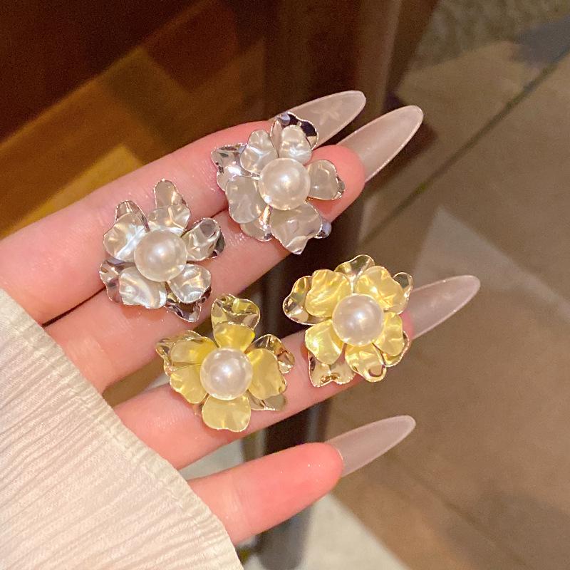Luxury Pearl Flower Stud Earrings: Chic European & American Metallic Design for Women