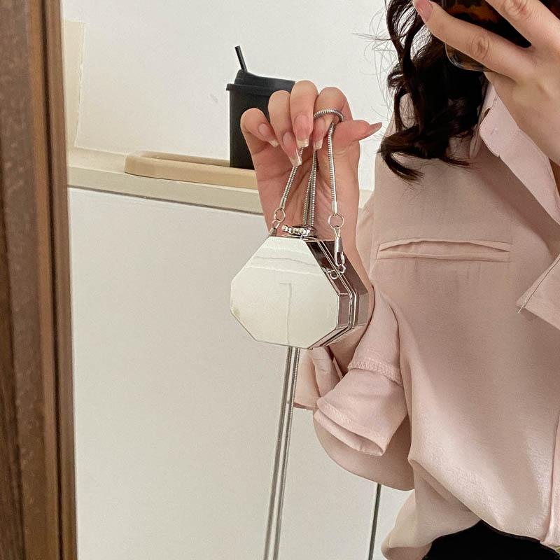 Persönlichkeit Mini Acryl Runde Kuchen Kleine Tasche Mädchen Mode Nische Alles Diagonal Zubehör Make-Up Tasche Designer Taschen