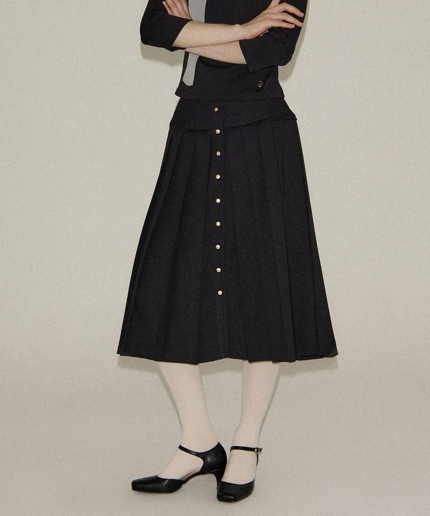 SALON DE YOHN Classic Button Pleated Skirt_ Black