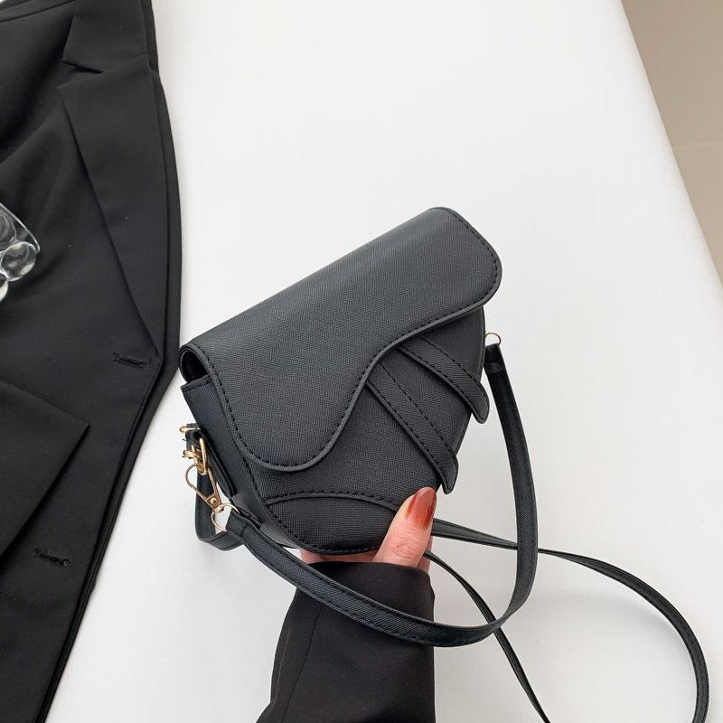 

Trend women s saddle bag 2024 winter new bag women s retro personalized shoulder bag casual commuter messenger bag чёрный