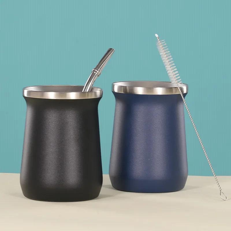 Ein doppelwandiger 8oz Isolierbecher aus Edelstahl 304 mit einem schlichten europäischen Stil, geeignet für zu Hause und auf Reisen