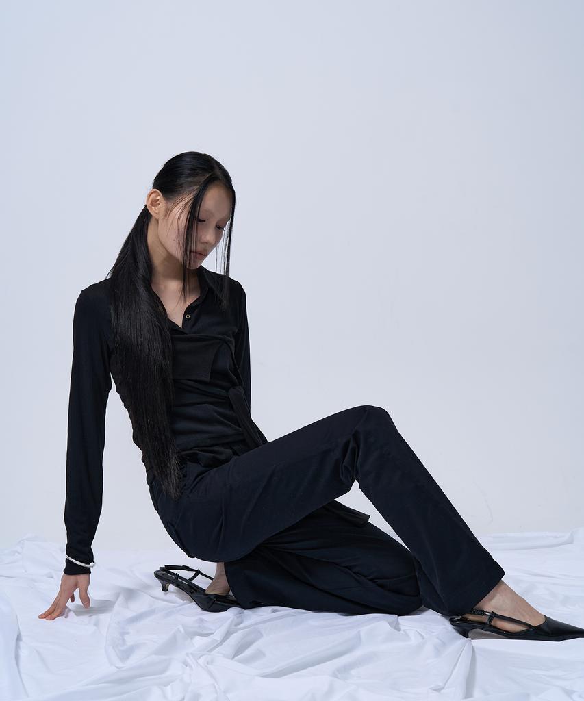 ZIZEMUSEUM Low-Rise Two Button Boots Cut Pants (Black)
