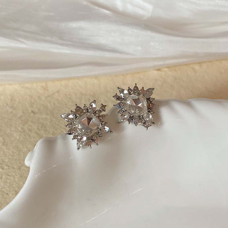 Luxury Female Crystal White Zircon Square Clip Earrings for Women Silver Color Ear Cuff Non-Piercing Earrings Jewelry Wedding