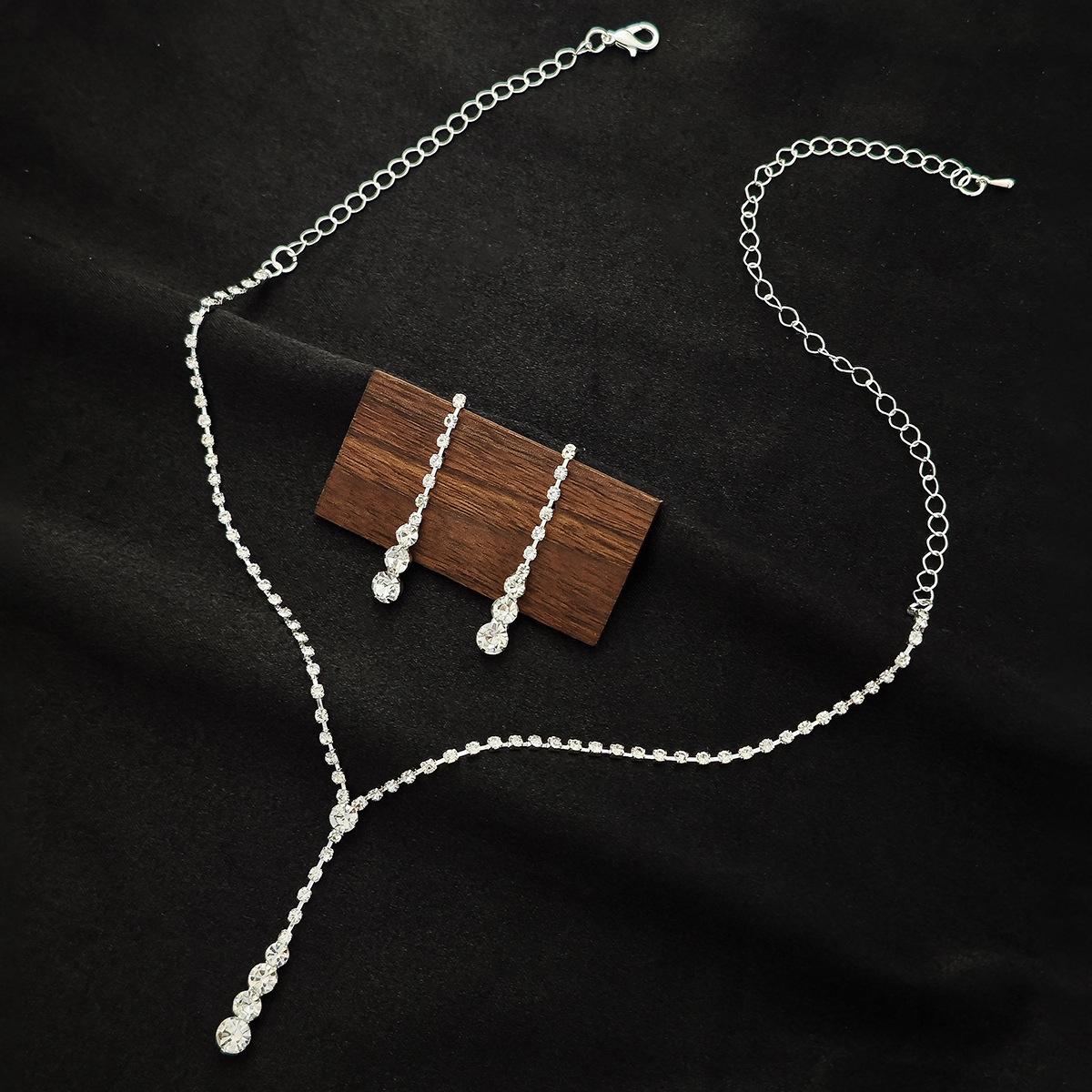 Light Luxury High-End Bridal Necklace, Simple And Exquisite Diamond-Encrusted Zircon Water Drop Jewelry Set Earrings.