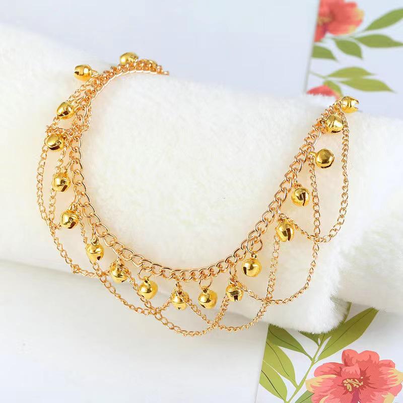 Bracelet de cheville bohème à pompons ondulés dorés pour la plage et l'été