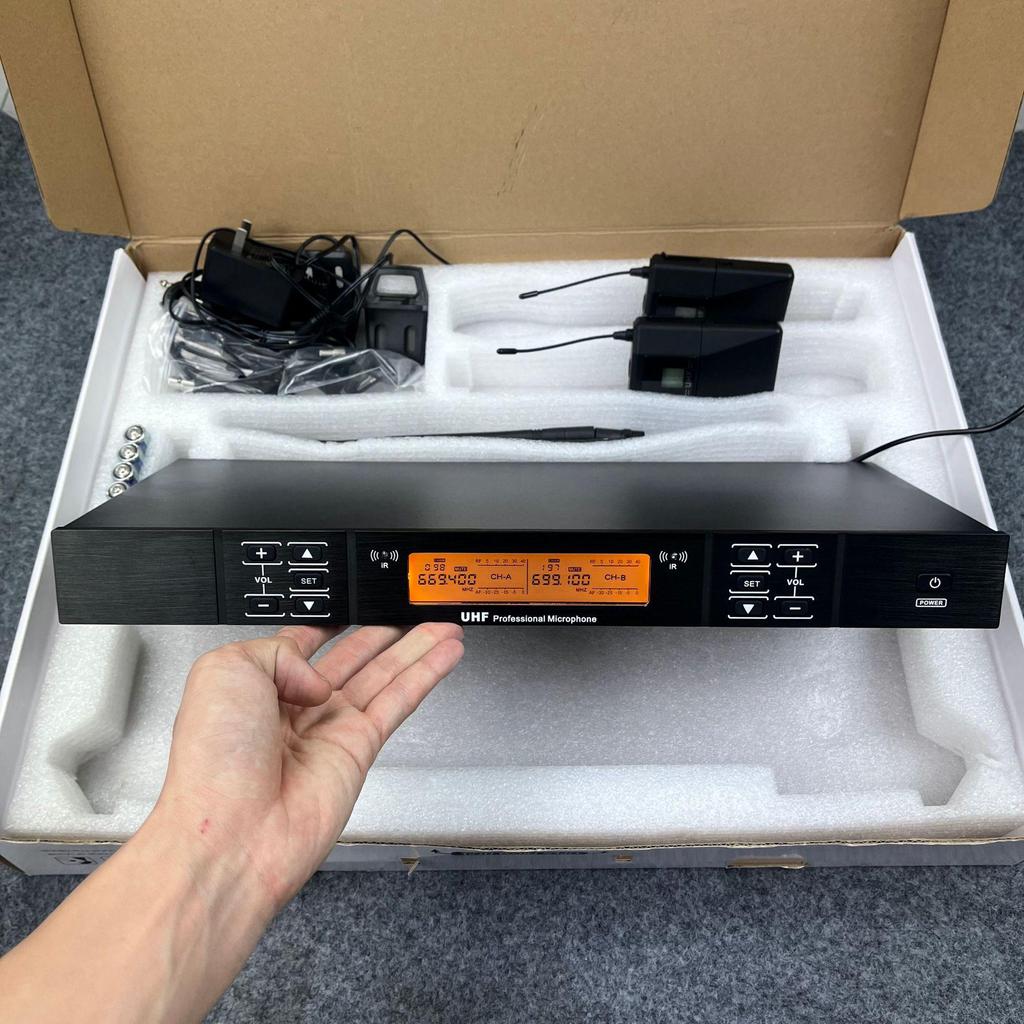 High-End Dual Wireless U-Band Infrared Microphone System for Stage and Conference Use