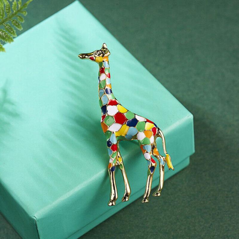 Enamel Giraffe Brooches for Women Cute Animal Pin Fashion Jewelry Gold Color Gift for Kids Exquisite Broches