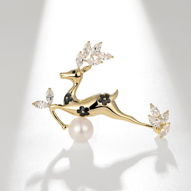 Elegant Deer Brooch with Zircon and Pearl - Fashionable Christmas Corsage Gift