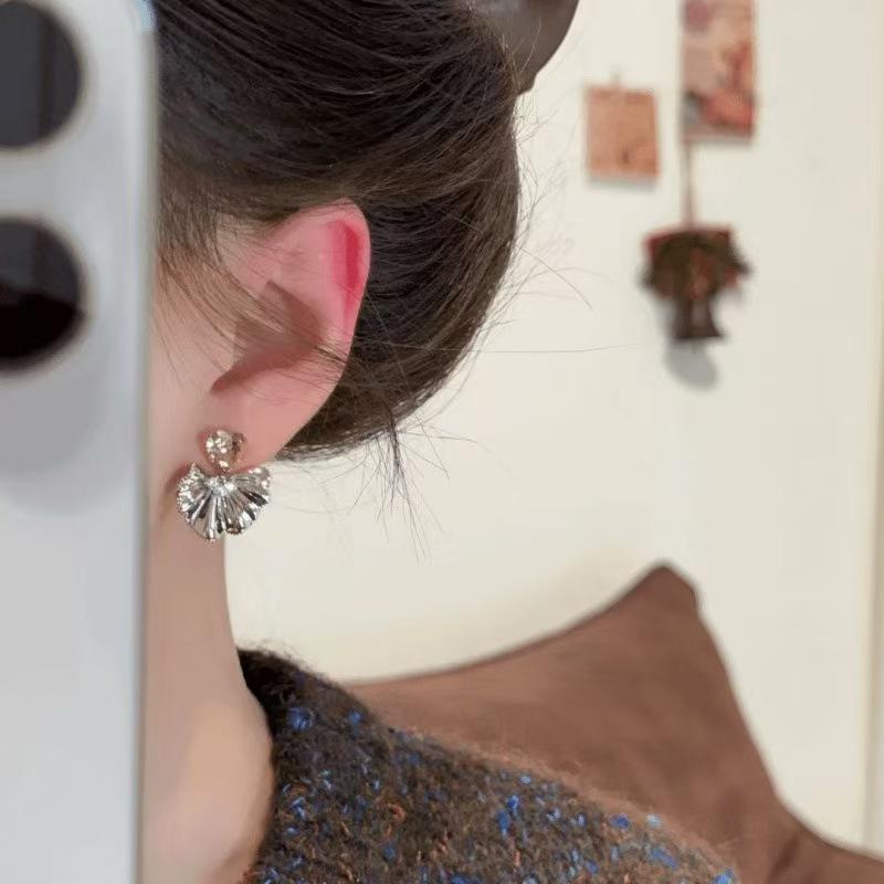 Coffee Diamond Heart Ginkgo Leaf Earrings for Women - Trendy, Elegant, Light Luxury Ear Accessories