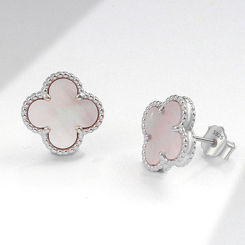 Women's Four-Leaf Clover Bracelet – 18K Gold Plated with Double-Sided Mother-of-Pearl, Elegant High-Quality Accessory, Chic and Lucky Design.
