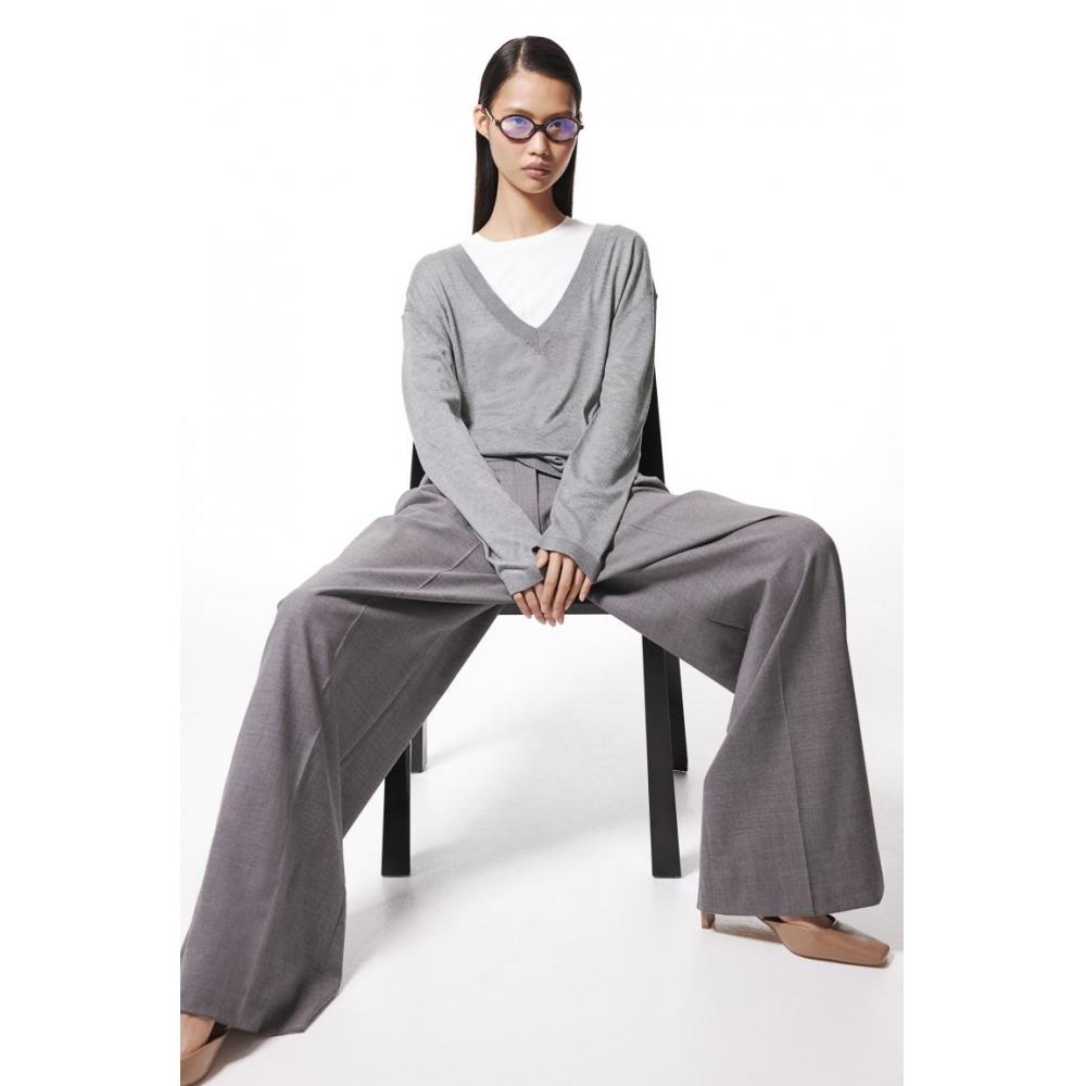 

Свитер HM с v-образным вырезом серый меланж