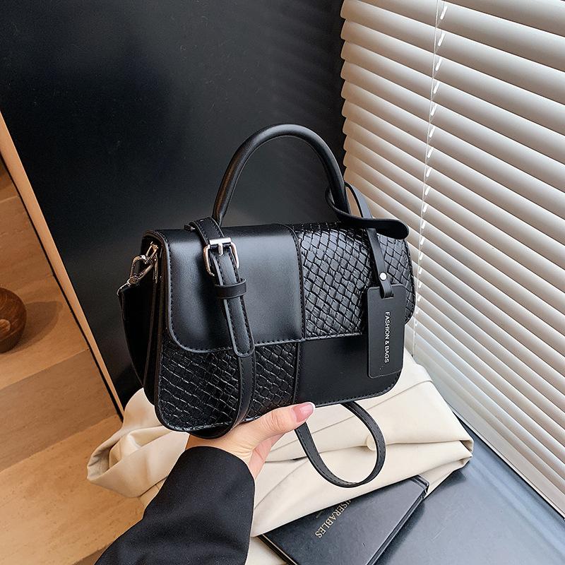 

Popular niche splicing bags New women s bags Versatile messenger bags Fashion portable small square bags чорний