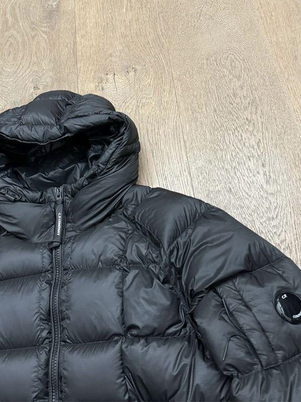 Зимние утепленные куртки: Стильные мужские куртки с капюшоном