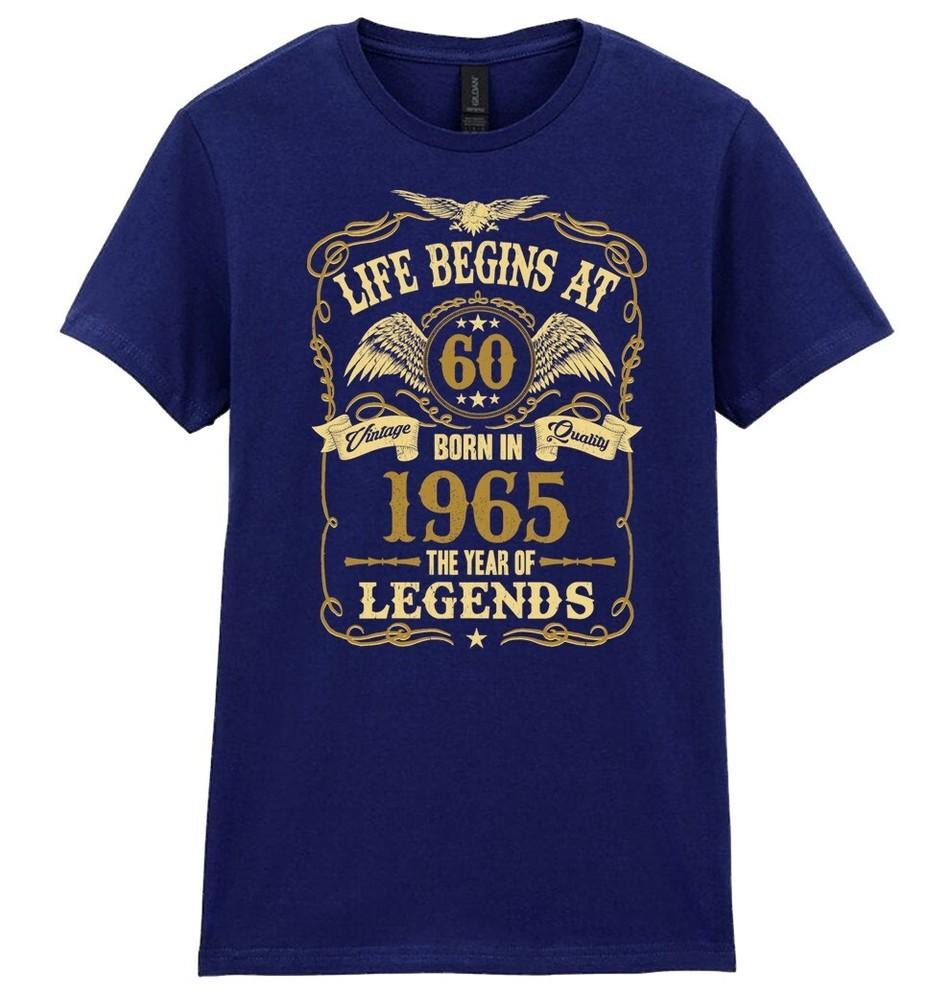 

Жизнь начинается в 60 Женская футболка на 60-летие РОЖДЕНА 1965 Дамский подарок День матери 3XL