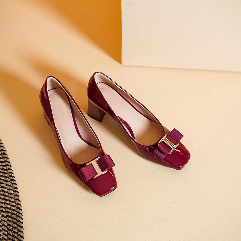 

Apricot thick heel high heels 2025 autumn and winter new women s shoes medium heel square head iron buckle light mouth temperament fashion single shoe 40