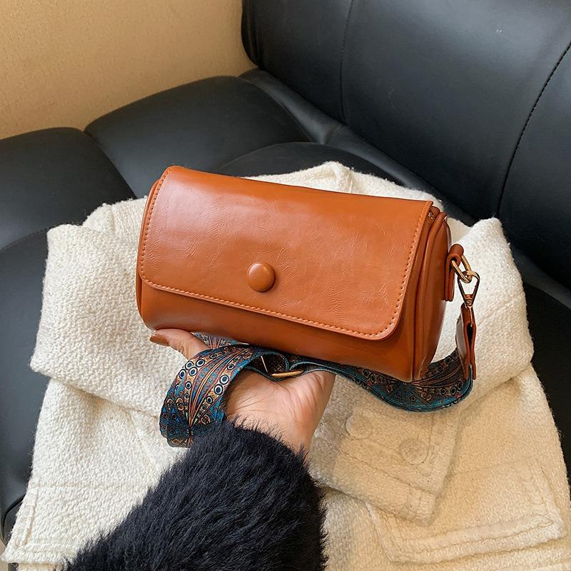 Retro Small Bag Women's Bag Niche Design New Trendy Spring Fashion Versatile Broadband Shoulder Messenger Bag