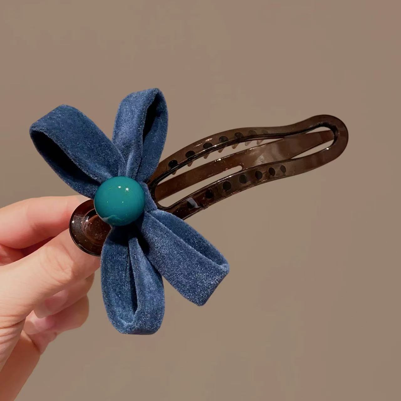 

Sweet velvet bow duckbill clip hair clip women s back of the head plate hair clip headpiece 2025 new hair clip! серый