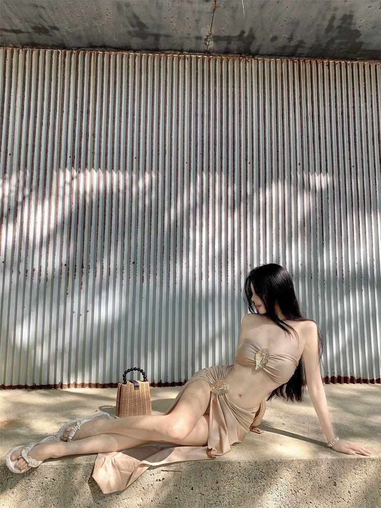 European & American Style Pleated Metal Bikini Set with Bandeau Top and Slit Skirt for Beach Vacations.