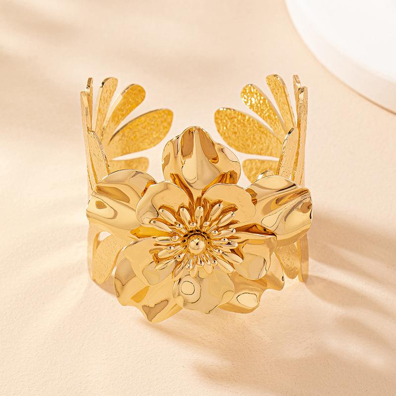 DIEZI Personalized Punk Flower Leaves Cuff Bracelets Bangles For Women Vintage Gold Color Metal Bangle Punk New Gift Jewelry