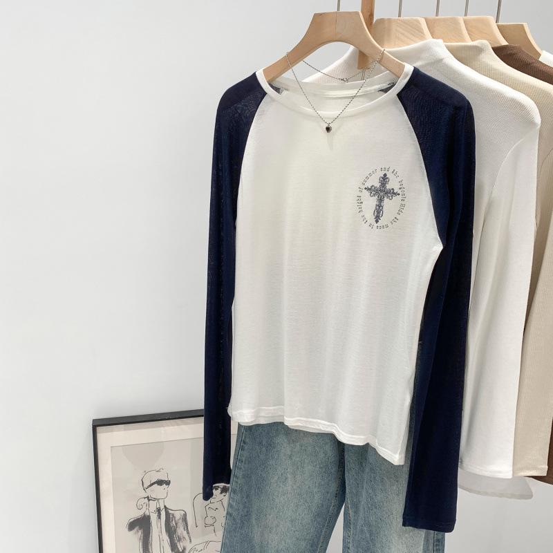 Women's Retro Color Block Crew Neck Long Sleeve Cross Print T-shirt for Autumn/Winter