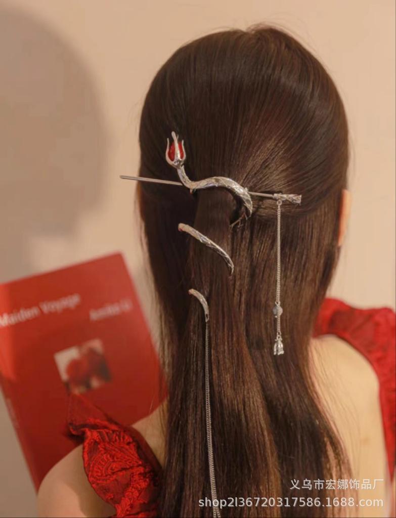 Medusa Tassel Metal Hairpin: Elegant Headdress for Women's Bun Hairstyles