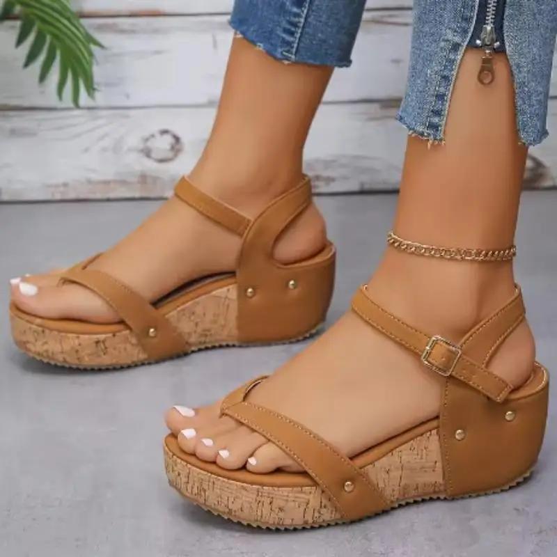 Fashion Women Wedges Platform Clip Toe Sandals Summer Rivets Design Roman Woman Sandels Hot Seller Beach Holidays Sandalias Du Mujer