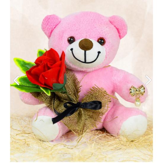 

Симпатичный плюшевый мишка высотой 25 см с розой в руке
