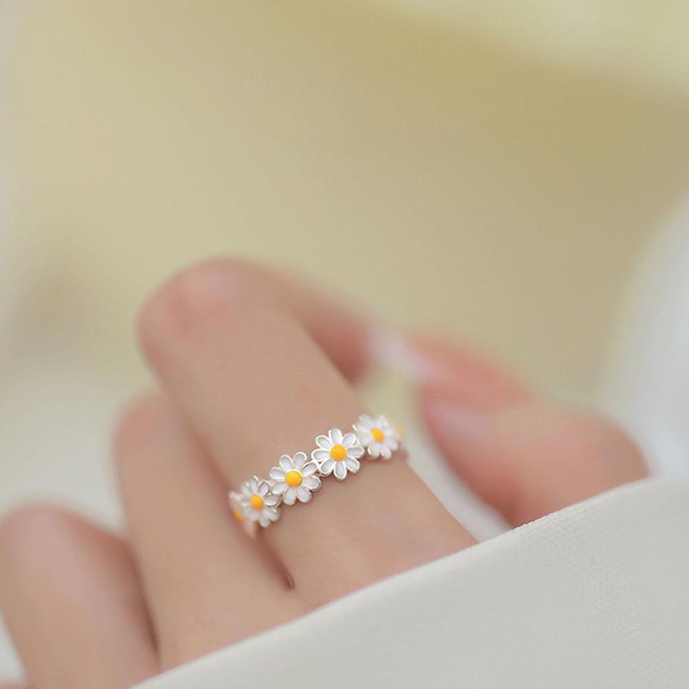 Sweet Adjustable Daisy Flower Resin Ring for Women Spring Summer Pastel Open Ring Minimalist Style Gift for Girls Friends