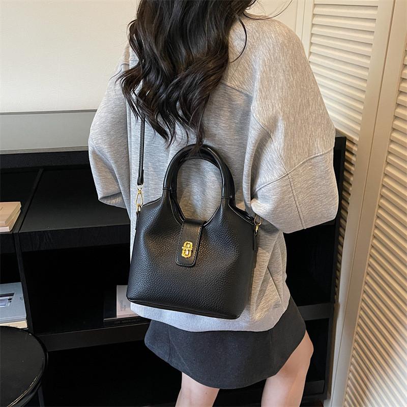 Sophisticated Pu Water Bucket Shoulder Bag With Lined Interior For Womens Casual Outfits