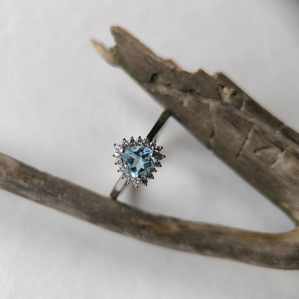 Silver Ring with Natural Topaz 1.225ct, Item Weight 2.48 G (2188452)