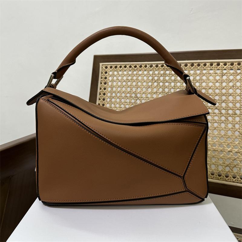 Новая модная мини геометрическая сумка ромб контрастного цвета женская премиальная текстурированная сумка-тоут через плечо маленькая квадратная сумка 17cm (with box)