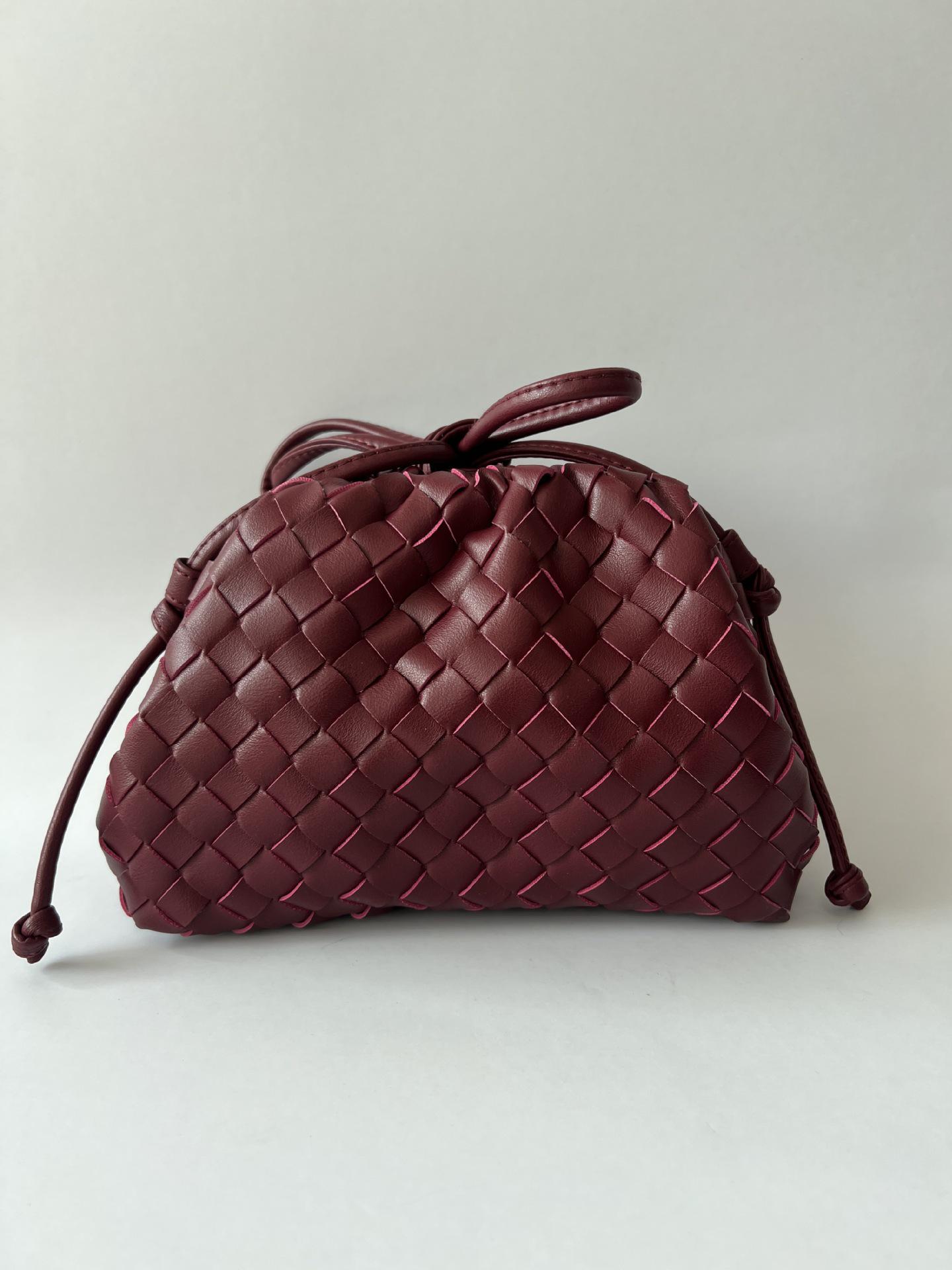 VantaGoods DIVANI 2025 Woven Cloud Bag - Trendy hand- en schoudertas 22x9x14 cm