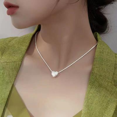 Sparkling Love Pendant Necklace for Women's Summer Niche Star Chain Design Trendy Collarbone Chain