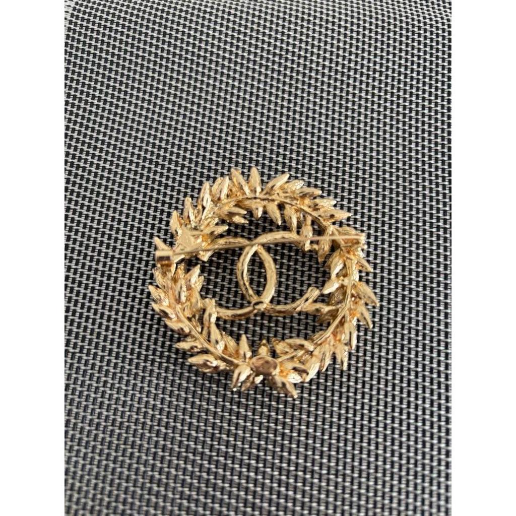 Used Gold Wreath Brooch