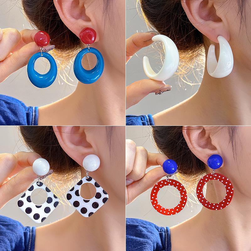 2025 New Retro Hong Kong Style Colorful Earrings: Luxury, High-End Studs, Exaggerated Fashion for Women